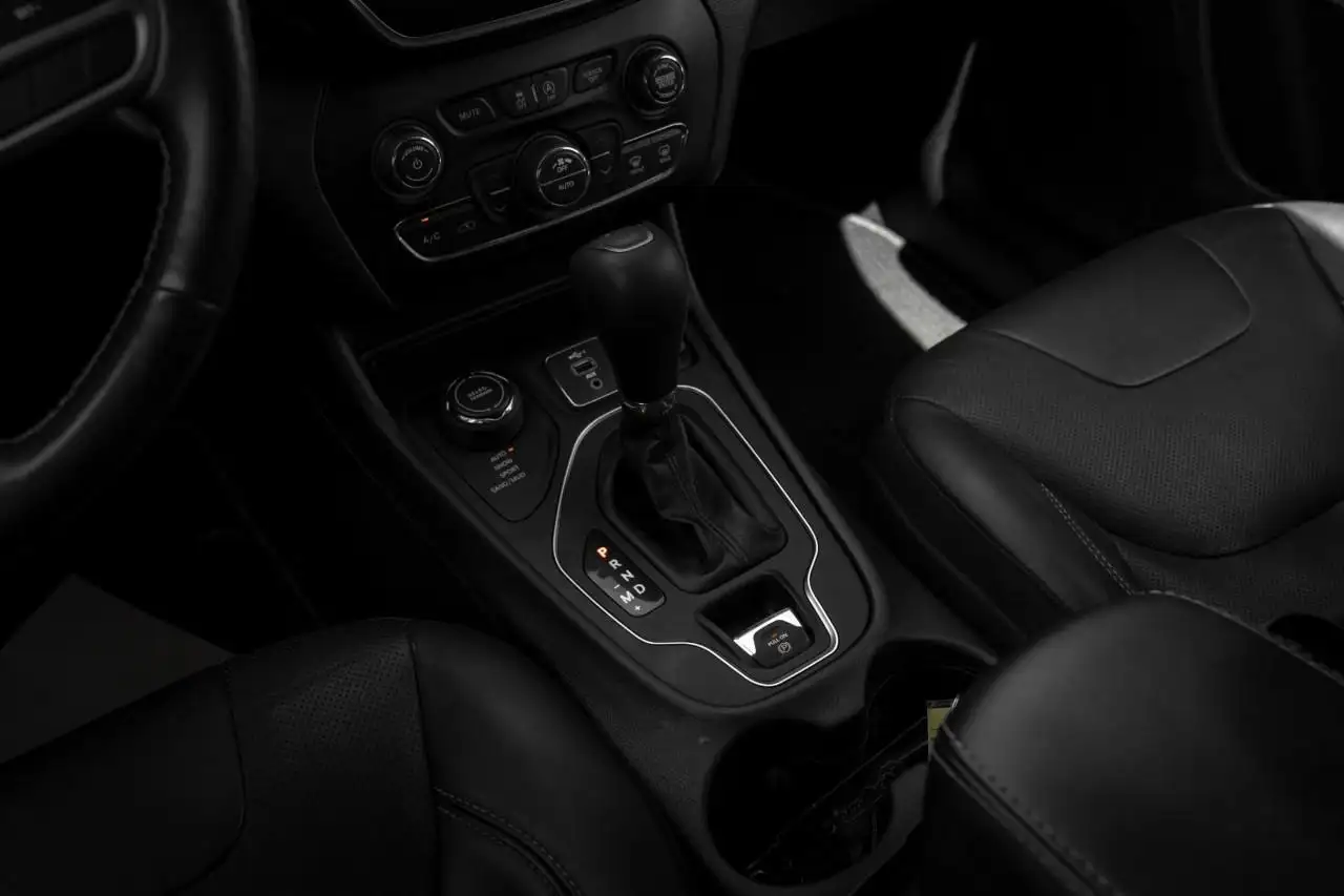 Jeep Cherokee снимка Jeep Cherokee
