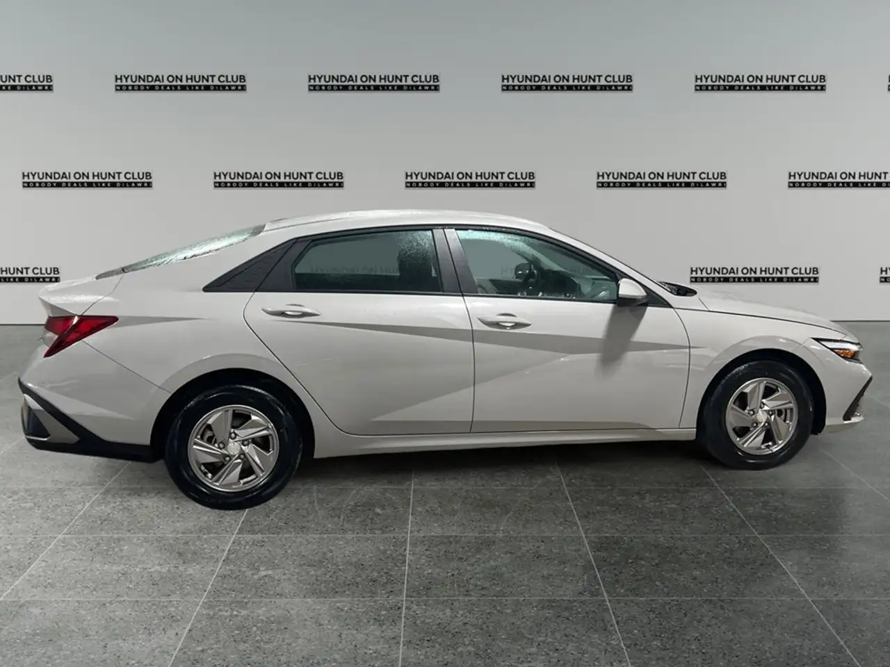 Hyundai ELANTRA снимка Hyundai ELANTRA