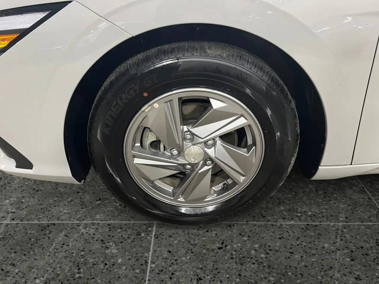 Hyundai ELANTRA снимка Hyundai ELANTRA