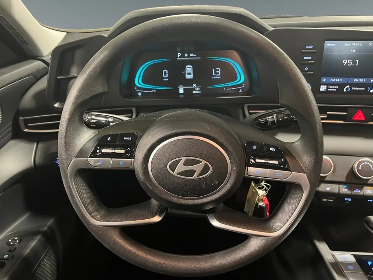 Hyundai ELANTRA снимка Hyundai ELANTRA