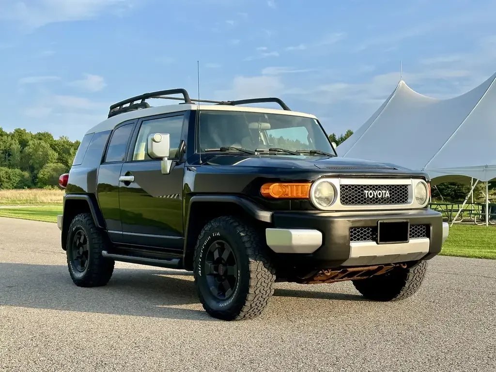Toyota FJ Cruiser снимка Toyota FJ Cruiser