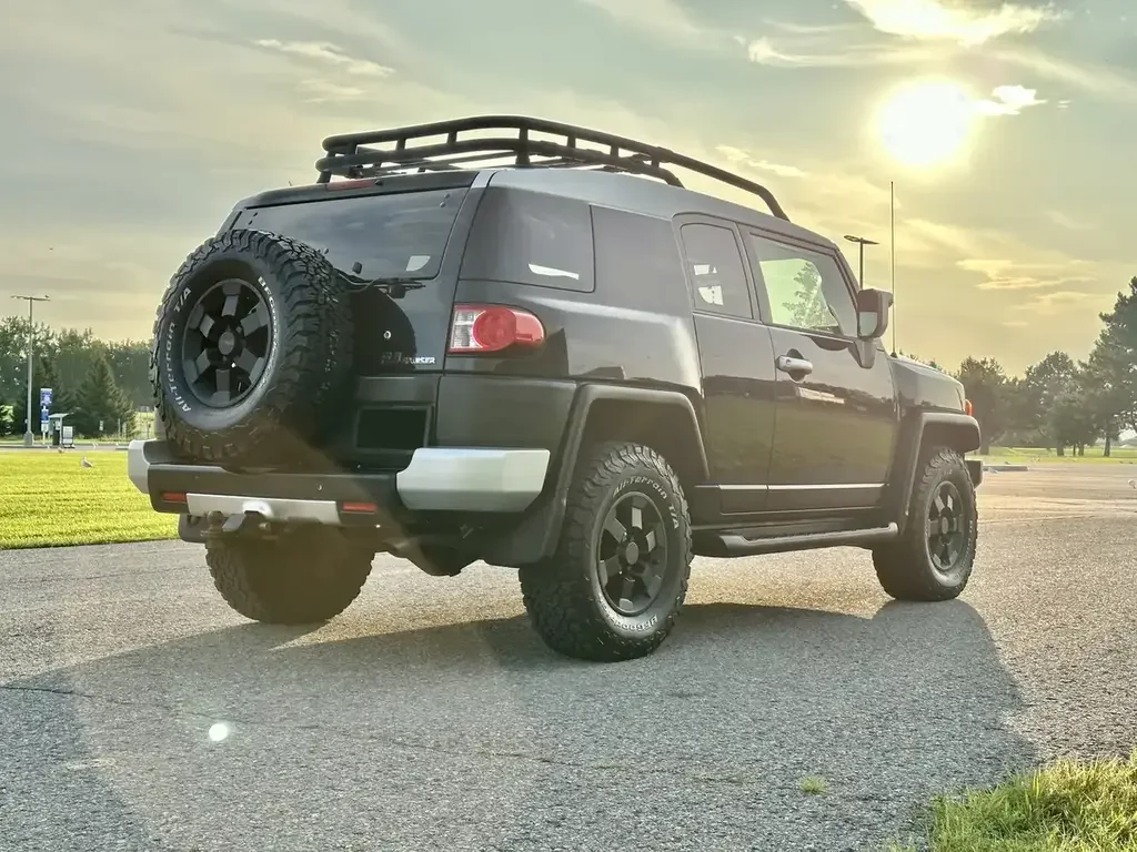 Toyota FJ Cruiser снимка Toyota FJ Cruiser