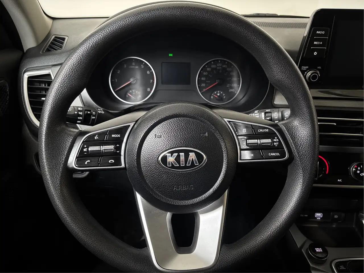 Kia Seltos снимка Kia Seltos