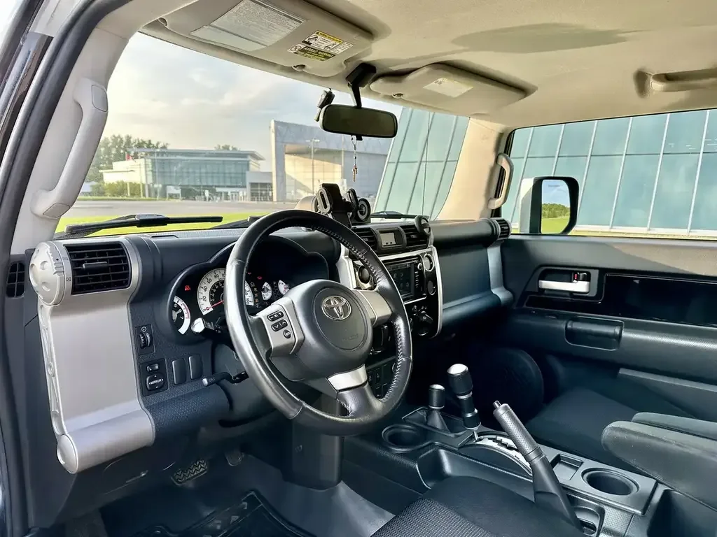 Toyota FJ Cruiser снимка Toyota FJ Cruiser