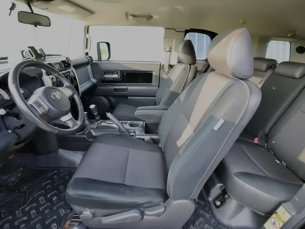 Toyota FJ Cruiser снимка Toyota FJ Cruiser