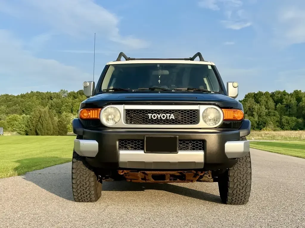 Toyota FJ Cruiser снимка Toyota FJ Cruiser