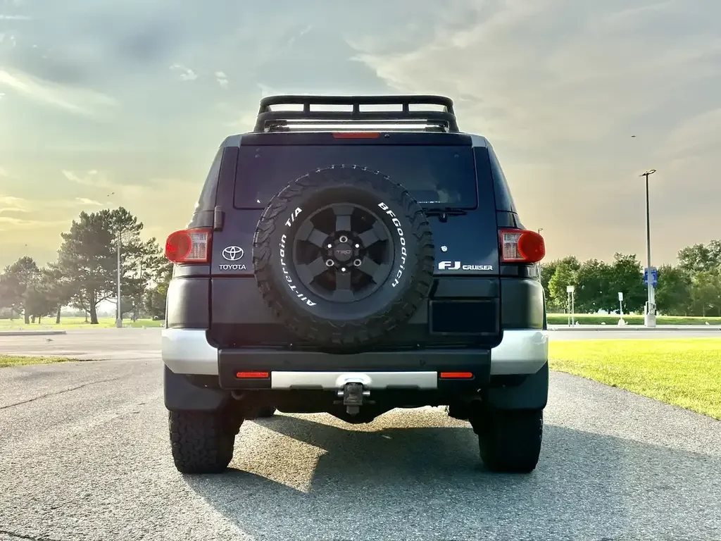Toyota FJ Cruiser снимка Toyota FJ Cruiser