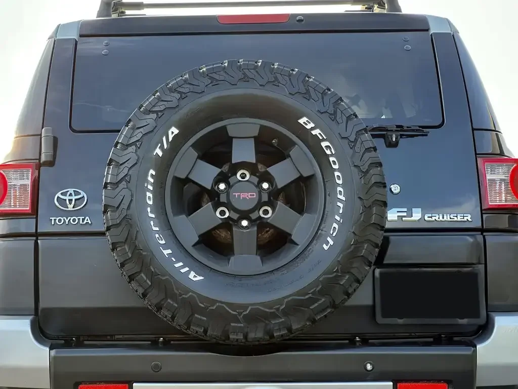 Toyota FJ Cruiser снимка Toyota FJ Cruiser