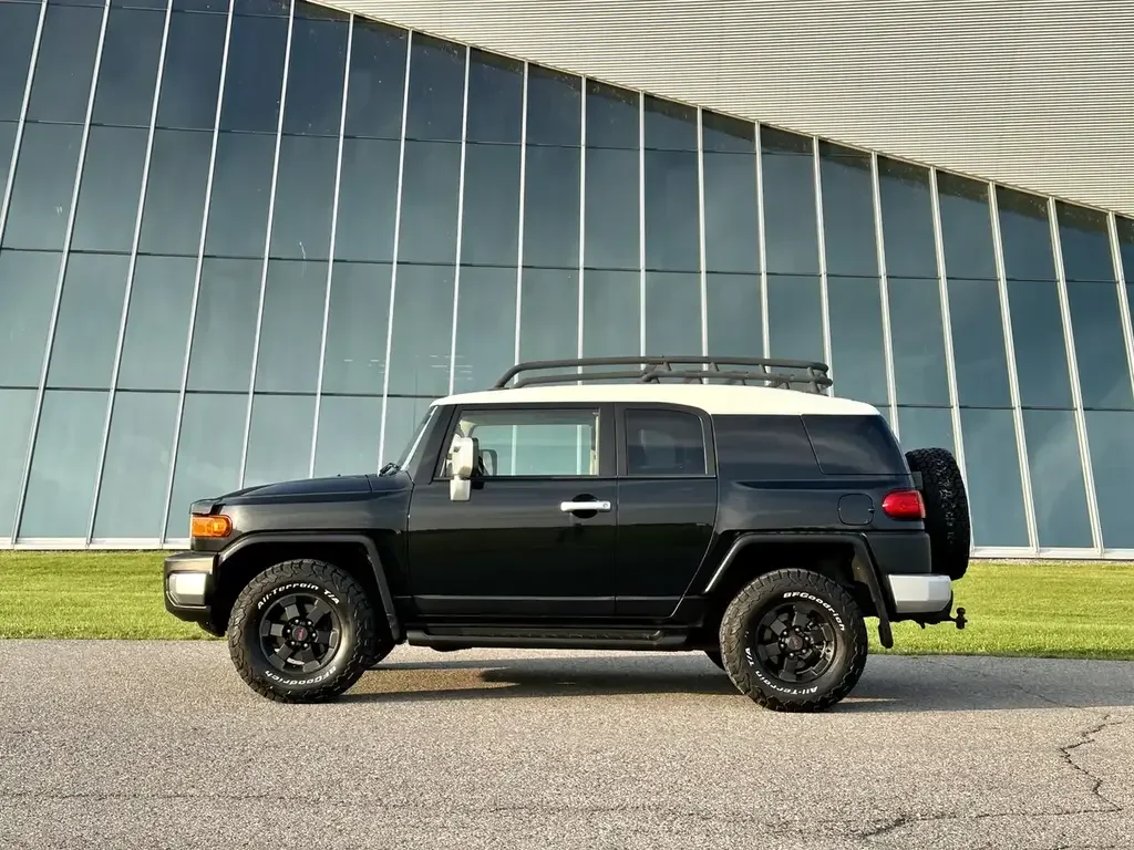 Toyota FJ Cruiser снимка Toyota FJ Cruiser