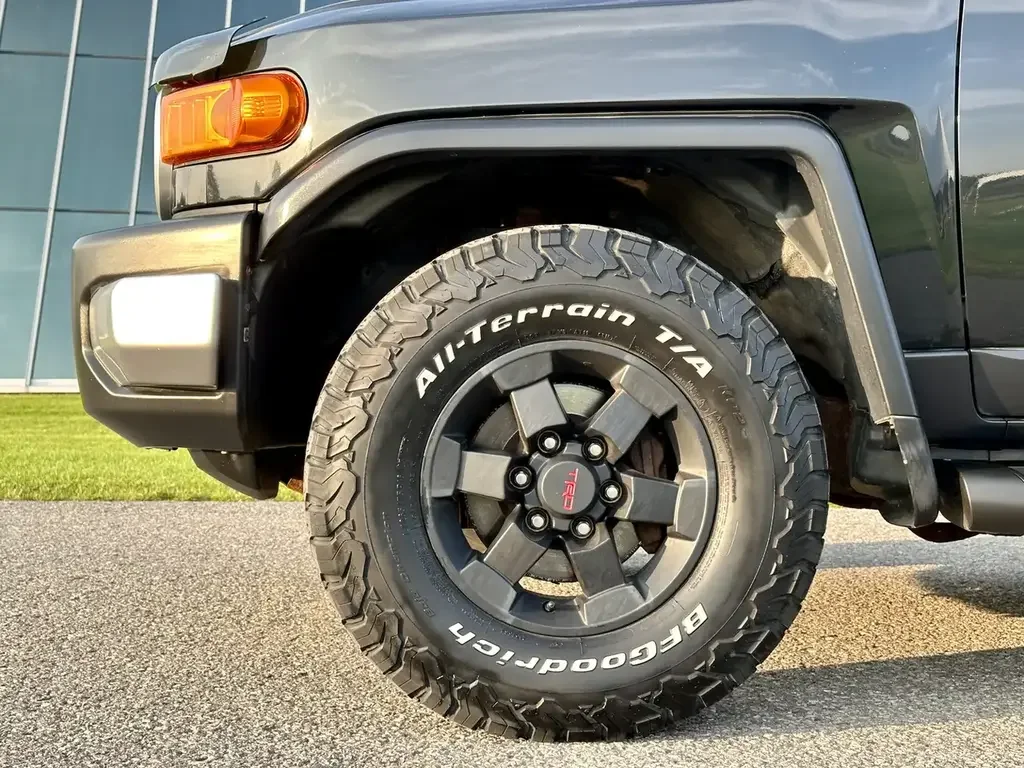 Toyota FJ Cruiser снимка Toyota FJ Cruiser