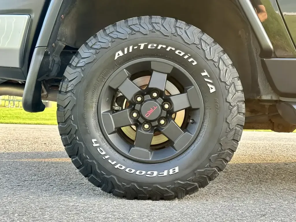 Toyota FJ Cruiser снимка Toyota FJ Cruiser