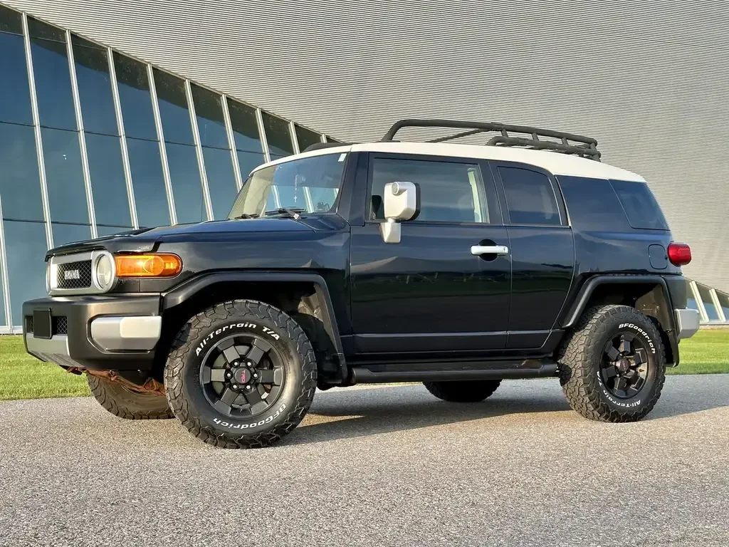 Toyota FJ Cruiser снимка Toyota FJ Cruiser