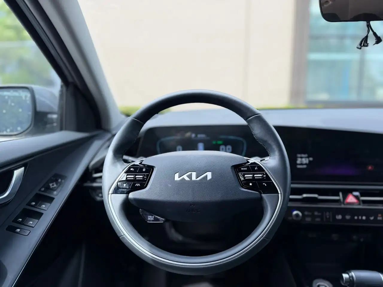 Kia Niro снимка Kia Niro