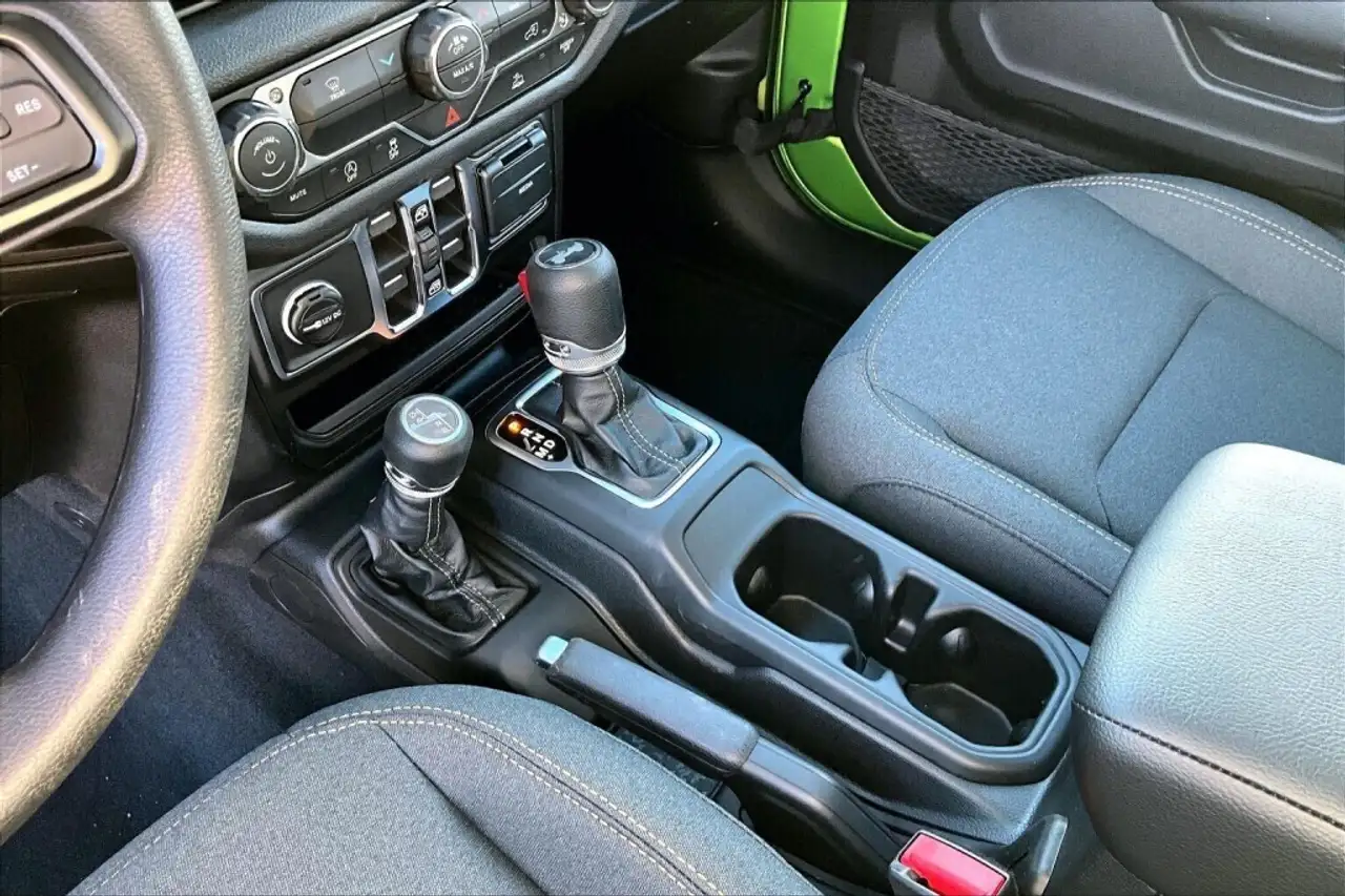 Jeep Wrangler снимка Jeep Wrangler