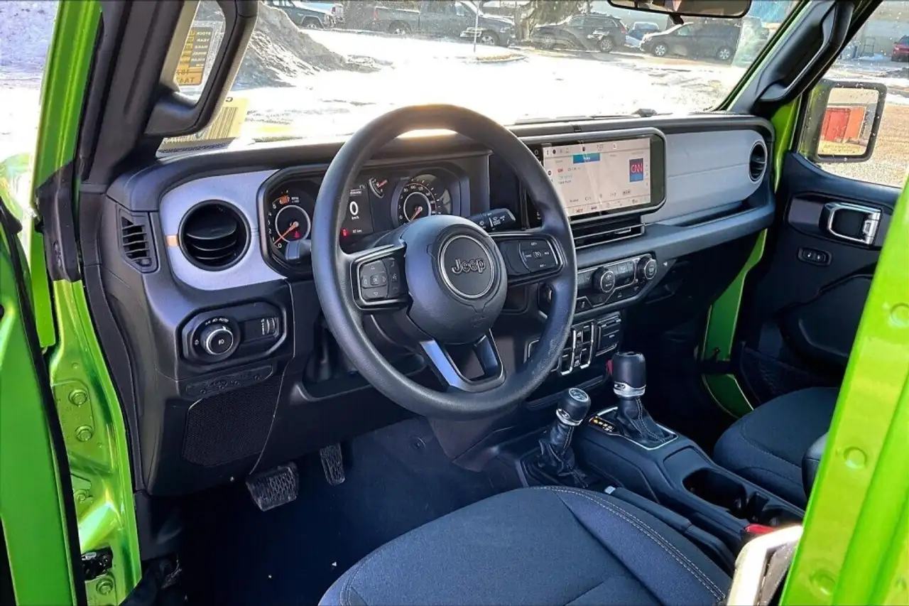 Jeep Wrangler снимка Jeep Wrangler