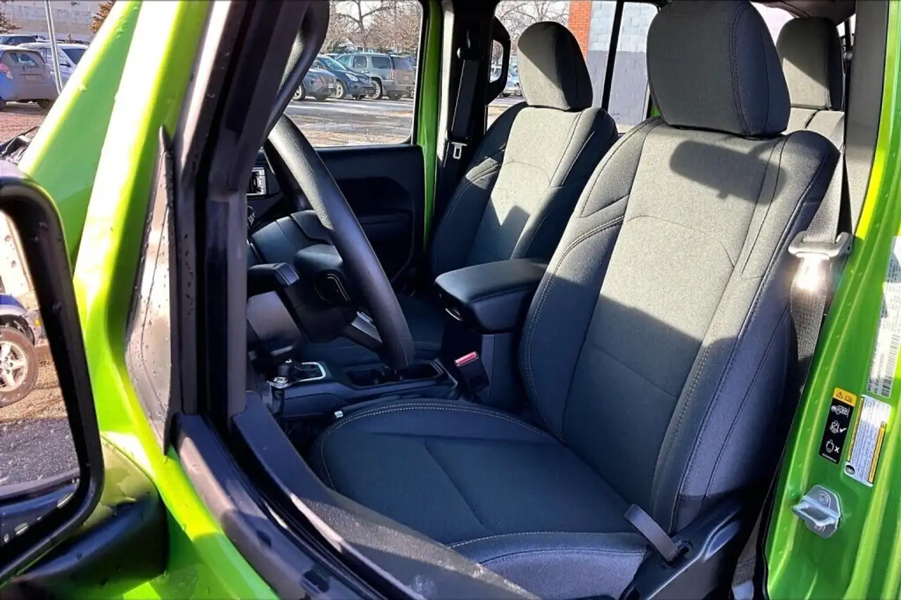 Jeep Wrangler снимка Jeep Wrangler