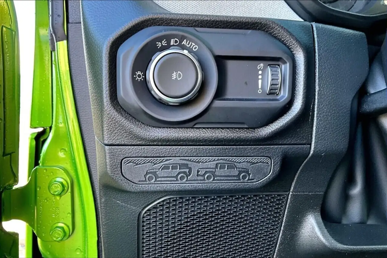 Jeep Wrangler снимка Jeep Wrangler