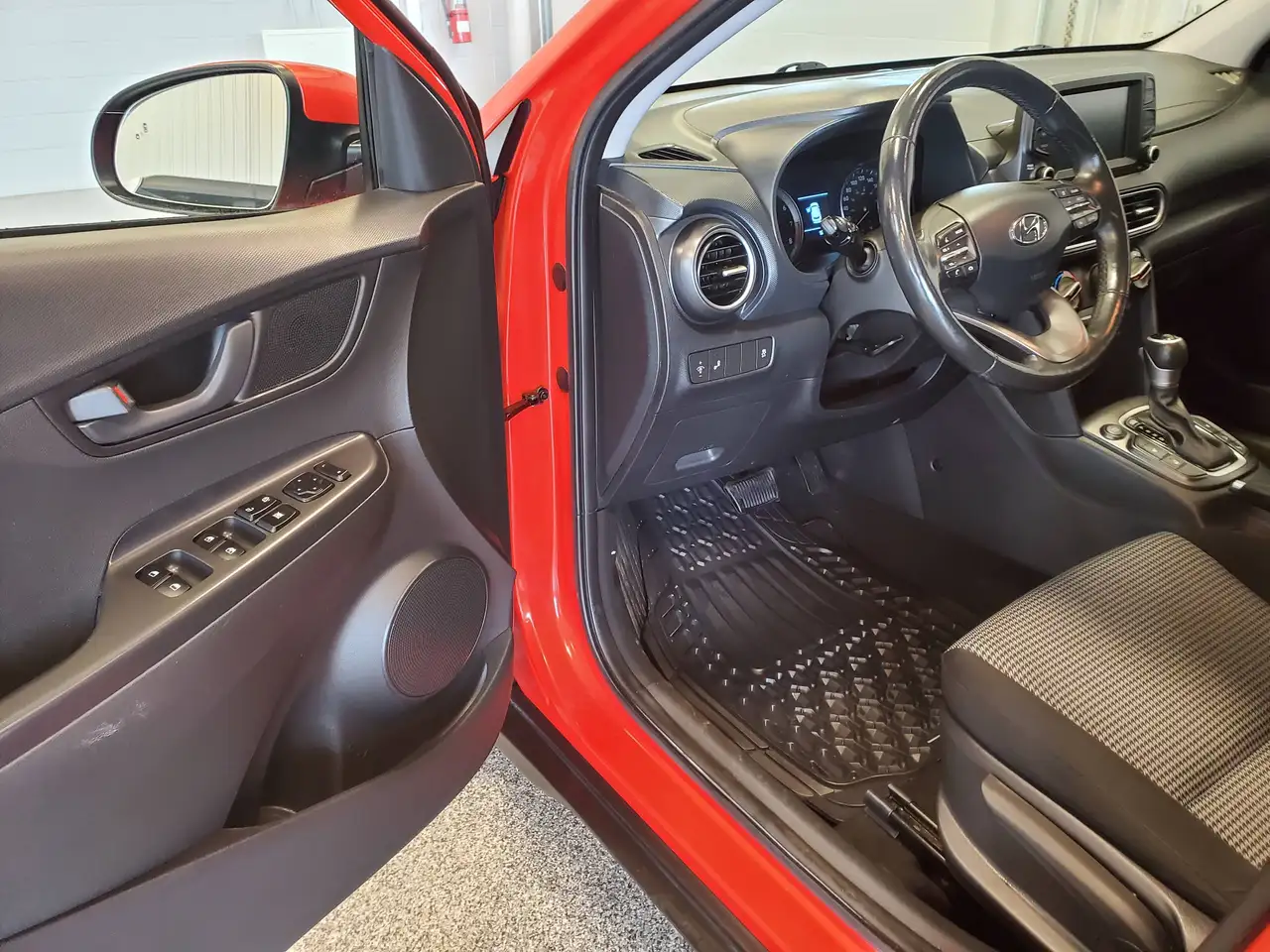 Hyundai KONA photo Hyundai KONA