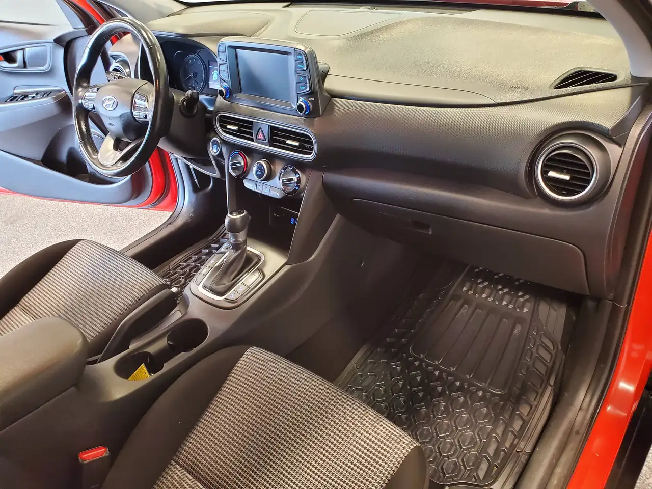 Hyundai KONA photo Hyundai KONA