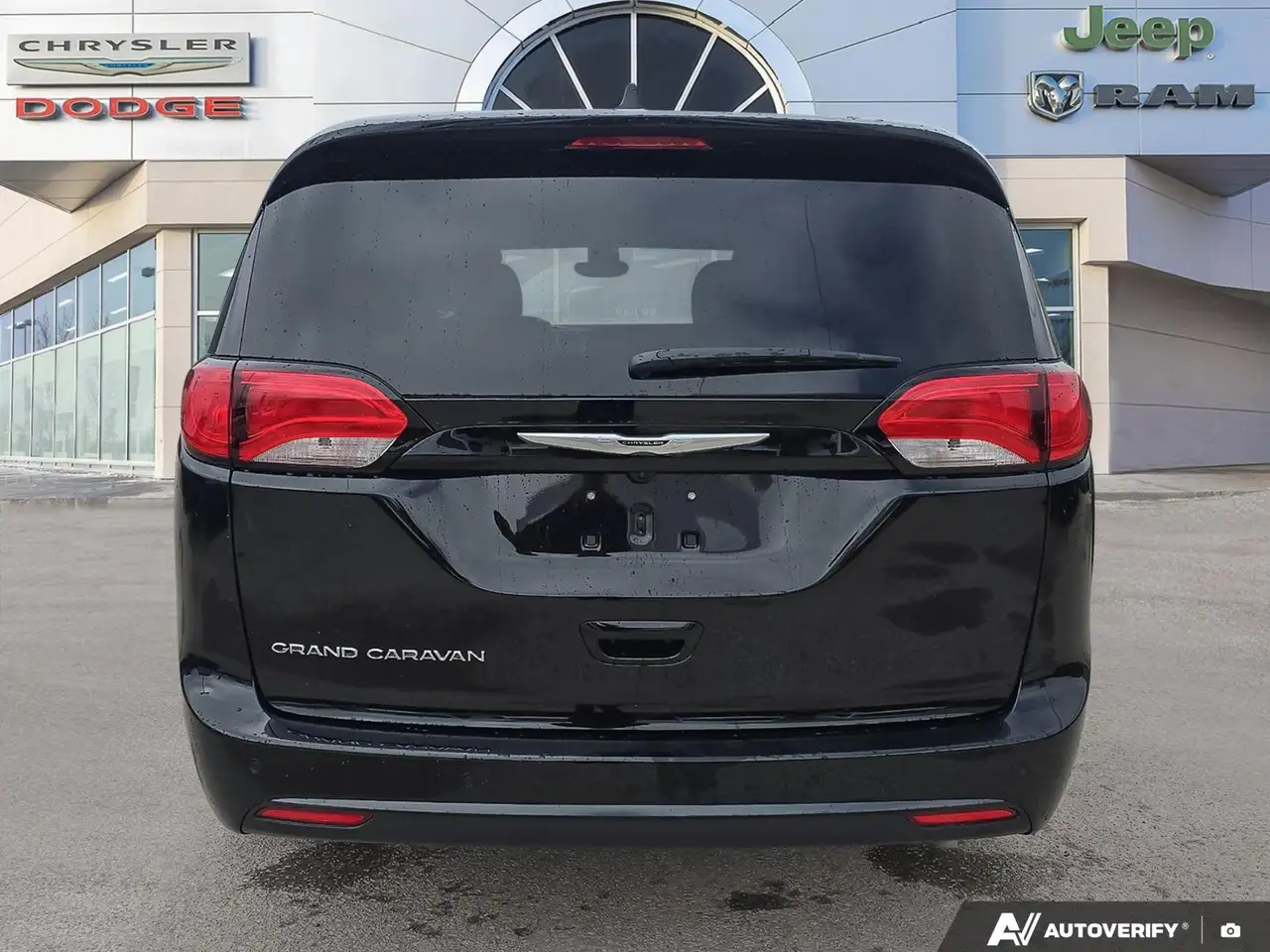 Chrysler Grand Caravan снимка Chrysler Grand Caravan