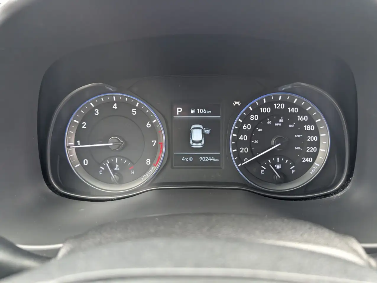 Hyundai KONA снимка Hyundai KONA