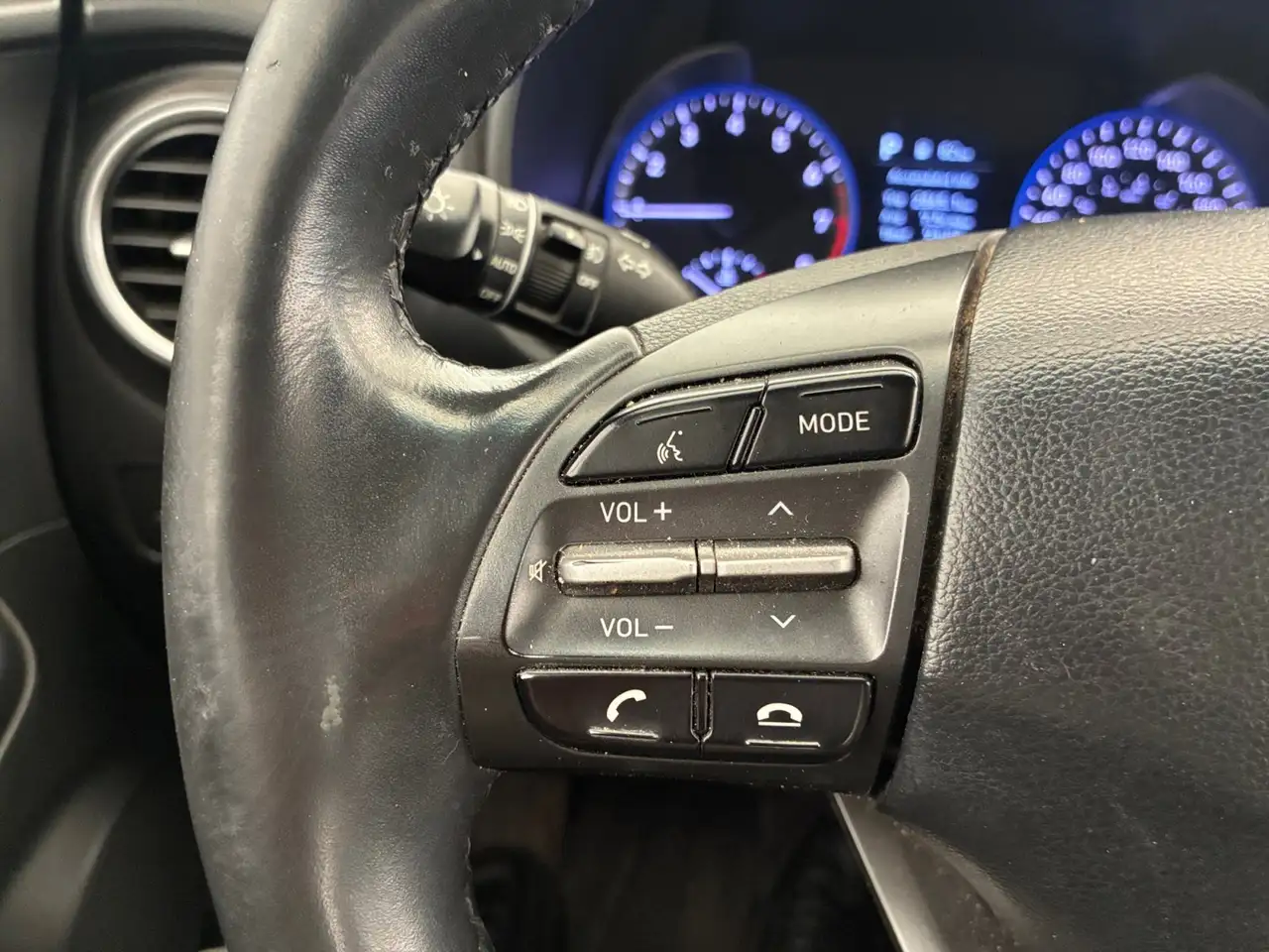 Hyundai KONA снимка Hyundai KONA