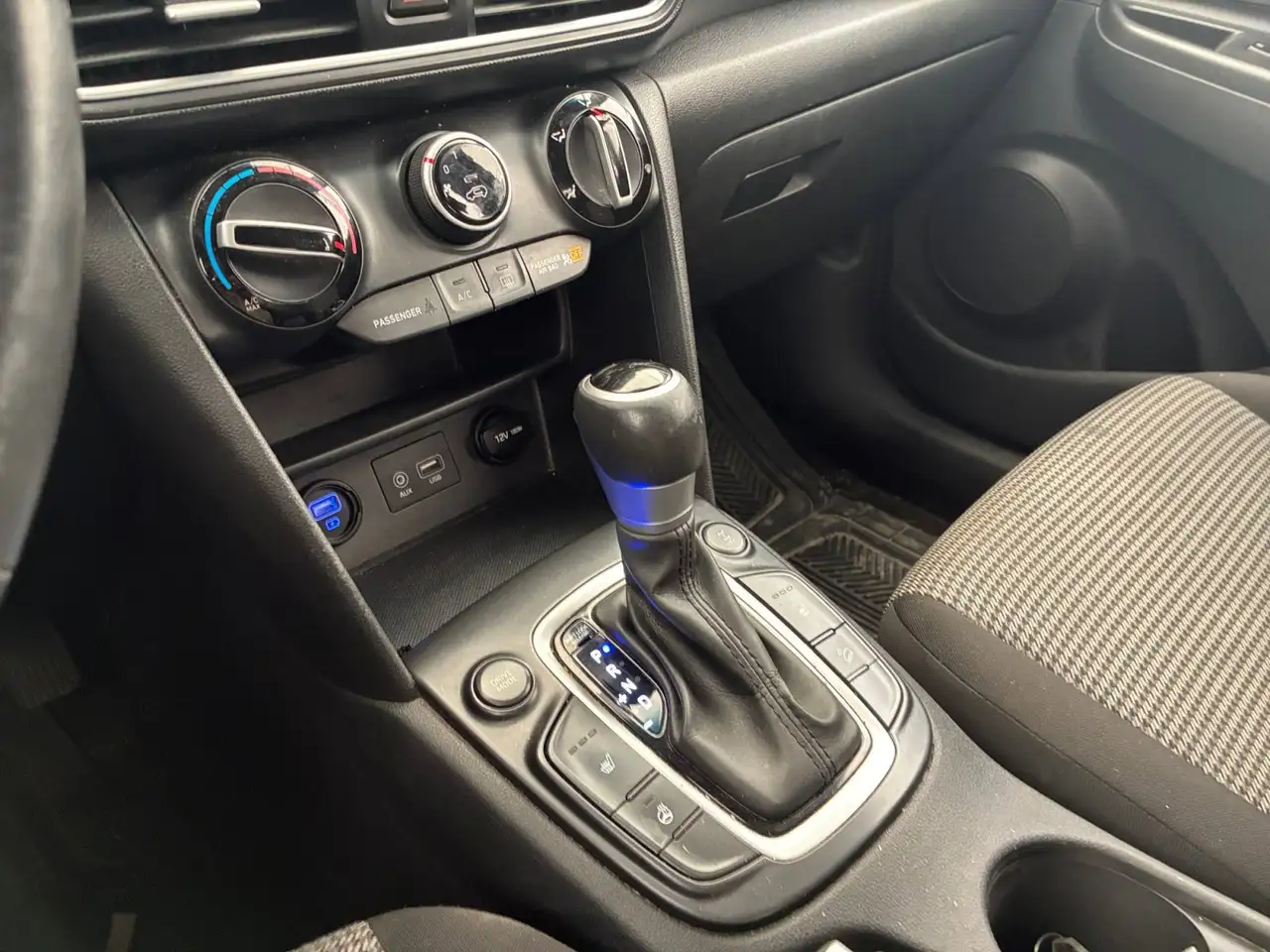 Hyundai KONA снимка Hyundai KONA