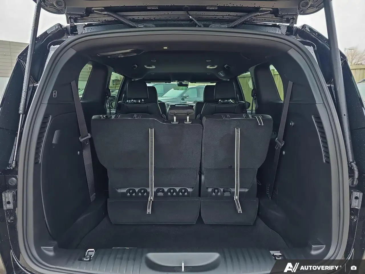 Chrysler Grand Caravan снимка Chrysler Grand Caravan
