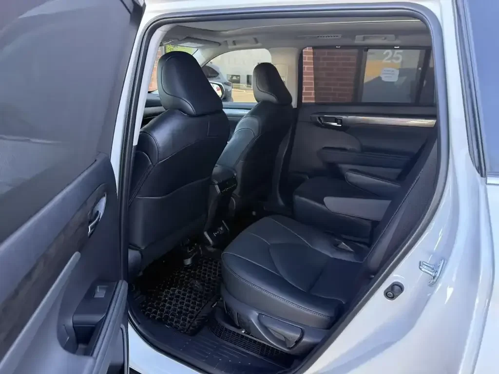Toyota Highlander снимка Toyota Highlander
