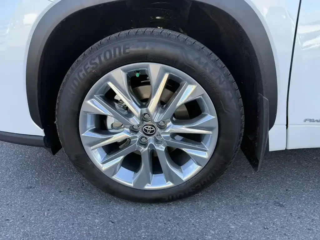 Toyota Highlander снимка Toyota Highlander