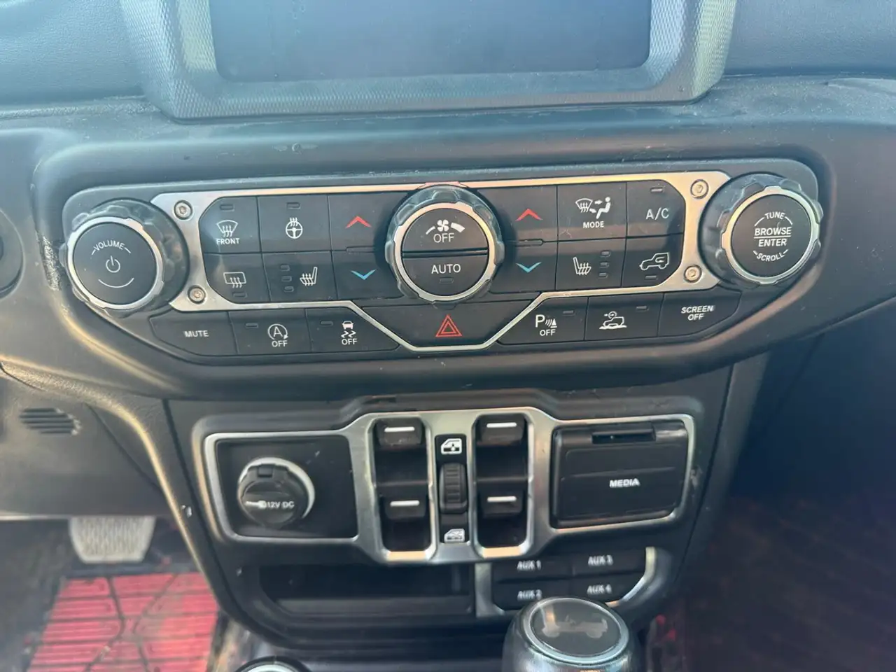 Jeep Wrangler снимка Jeep Wrangler