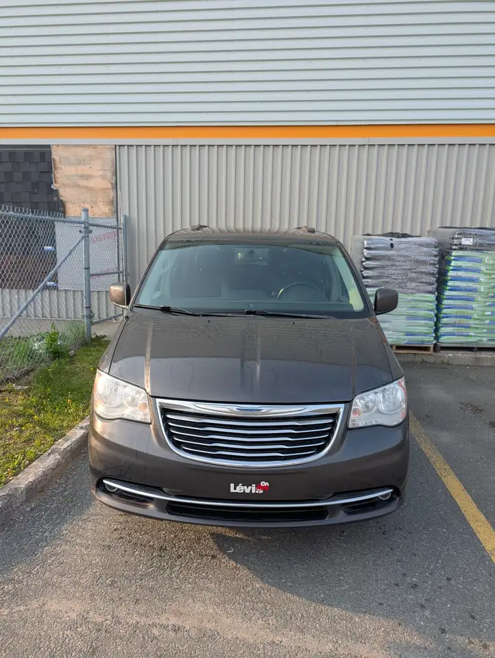 Chrysler Town & Country снимка Chrysler Town & Country