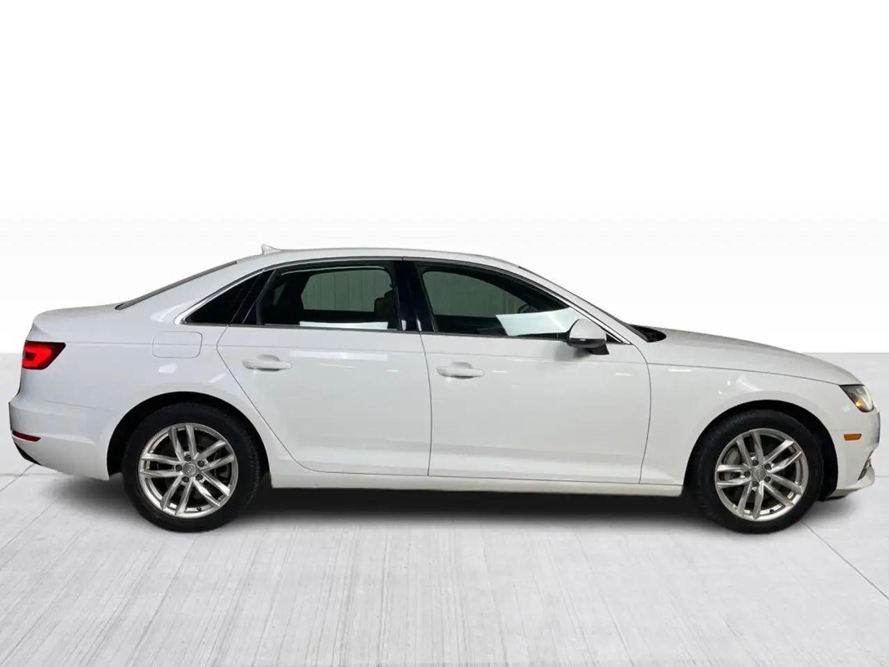 Audi A4 photo Audi A4