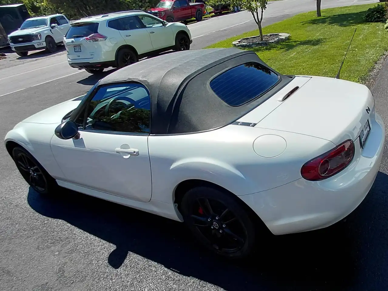 Mazda MX-5 Miata снимка Mazda MX-5 Miata
