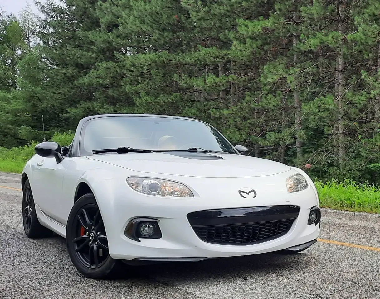 Mazda MX-5 Miata снимка Mazda MX-5 Miata