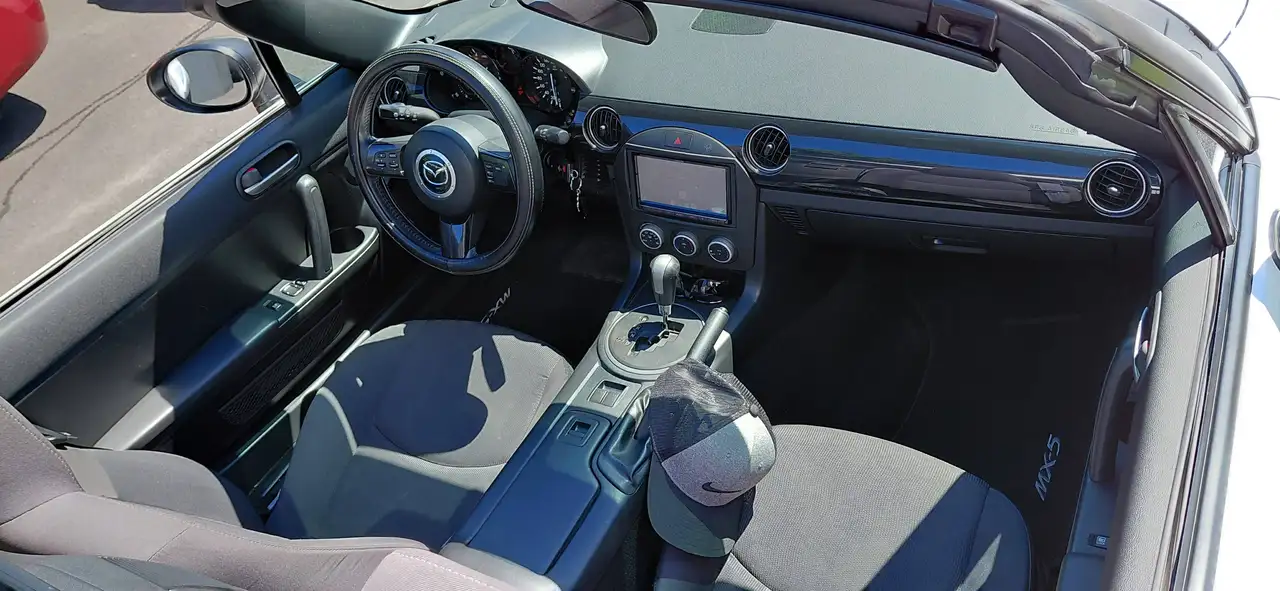 Mazda MX-5 Miata снимка Mazda MX-5 Miata