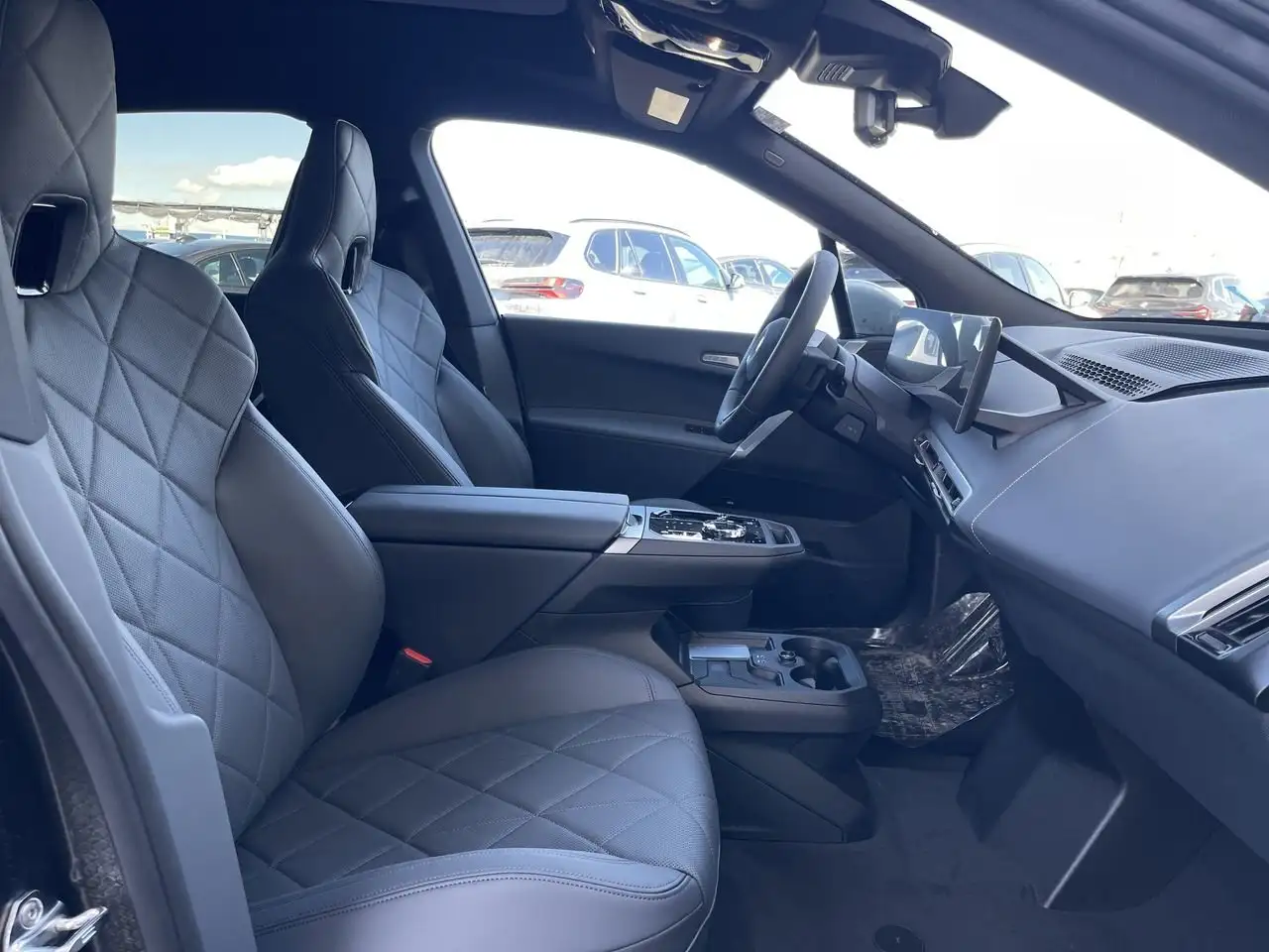 BMW iX photo BMW iX