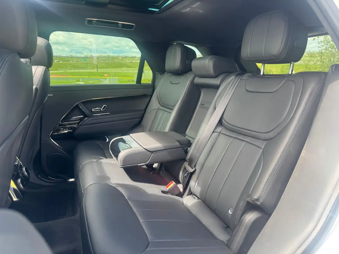 Land Rover Range Rover Sport снимка Land Rover Range Rover Sport