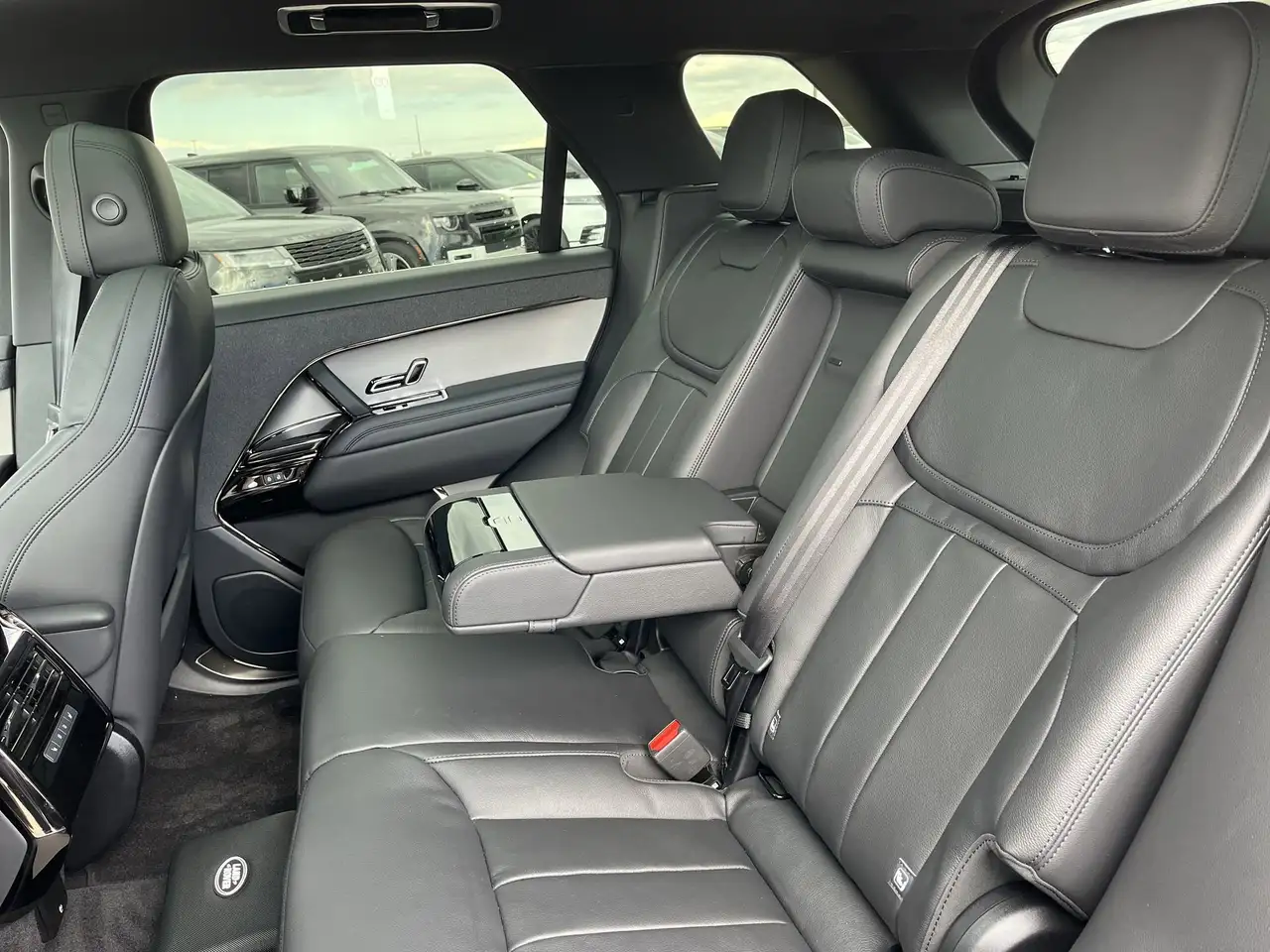 Land Rover Range Rover Sport снимка Land Rover Range Rover Sport