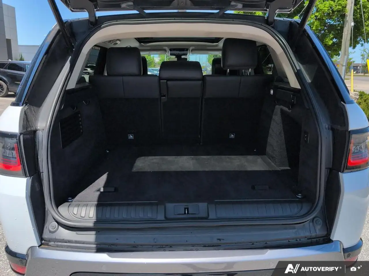 Land Rover Range Rover Sport снимка Land Rover Range Rover Sport