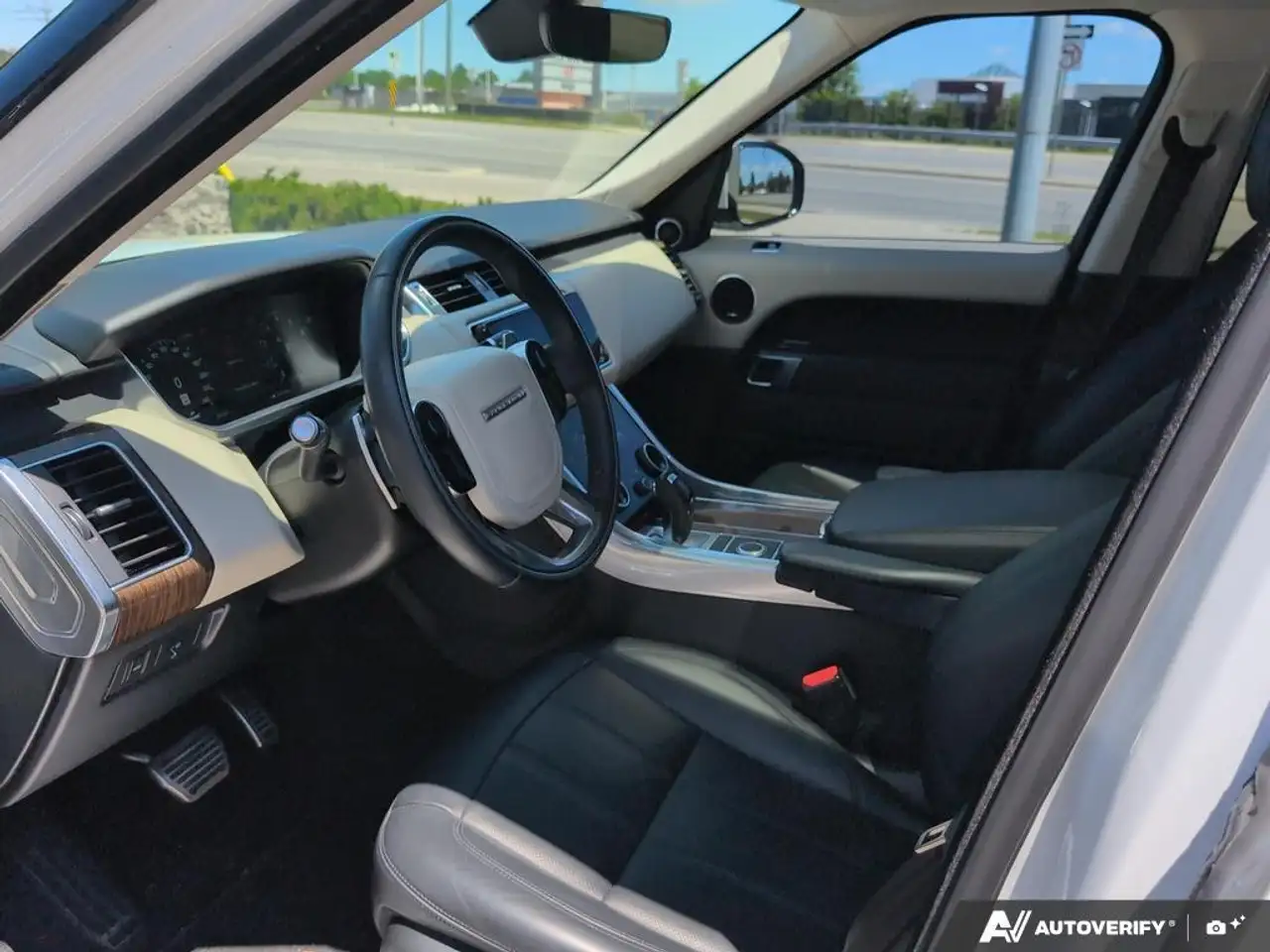 Land Rover Range Rover Sport снимка Land Rover Range Rover Sport