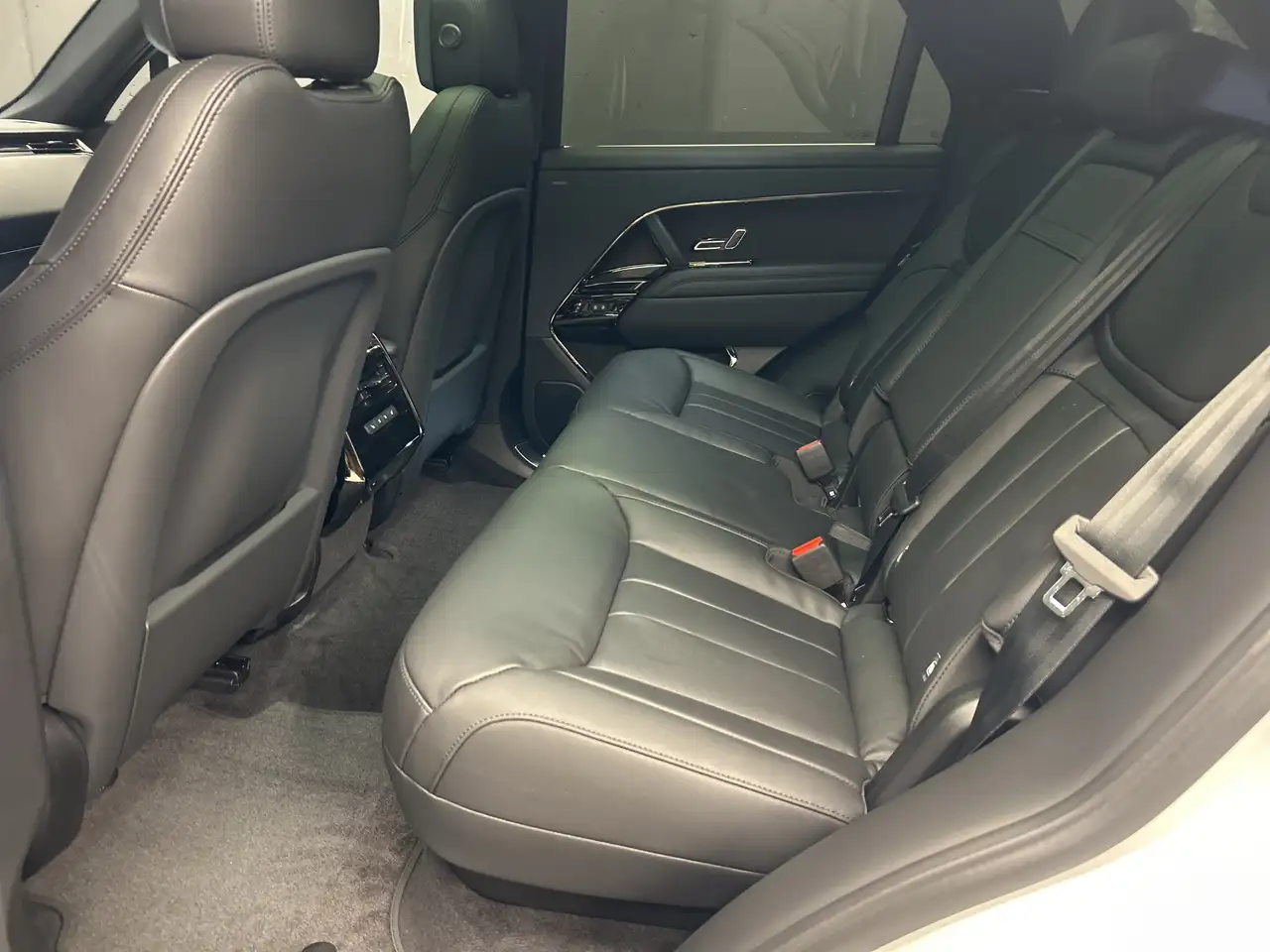 Land Rover Range Rover Sport снимка Land Rover Range Rover Sport