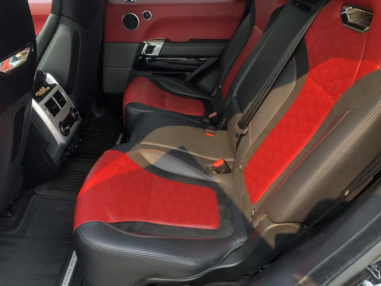 Land Rover Range Rover Sport снимка Land Rover Range Rover Sport