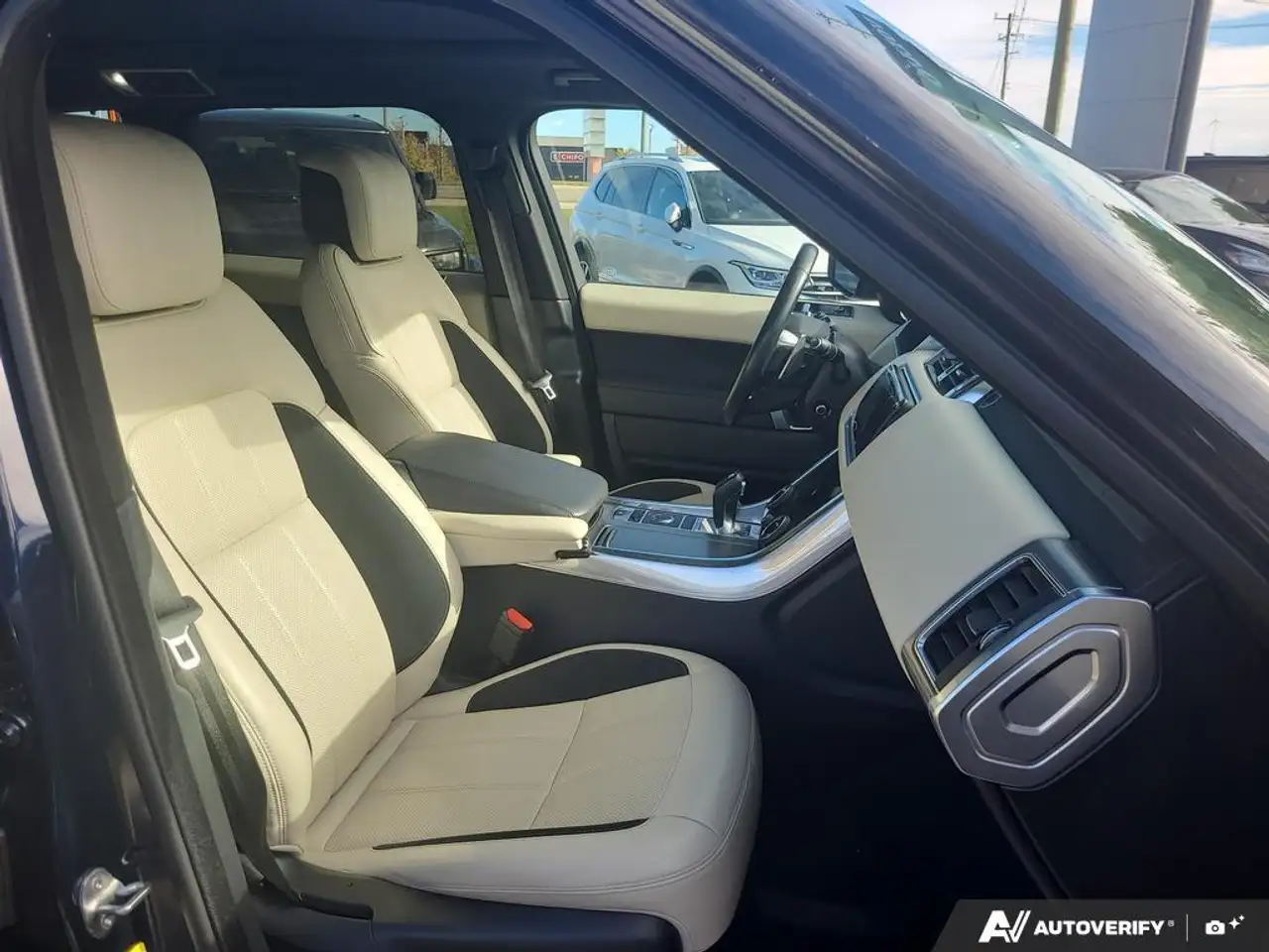 Land Rover Range Rover Sport снимка Land Rover Range Rover Sport