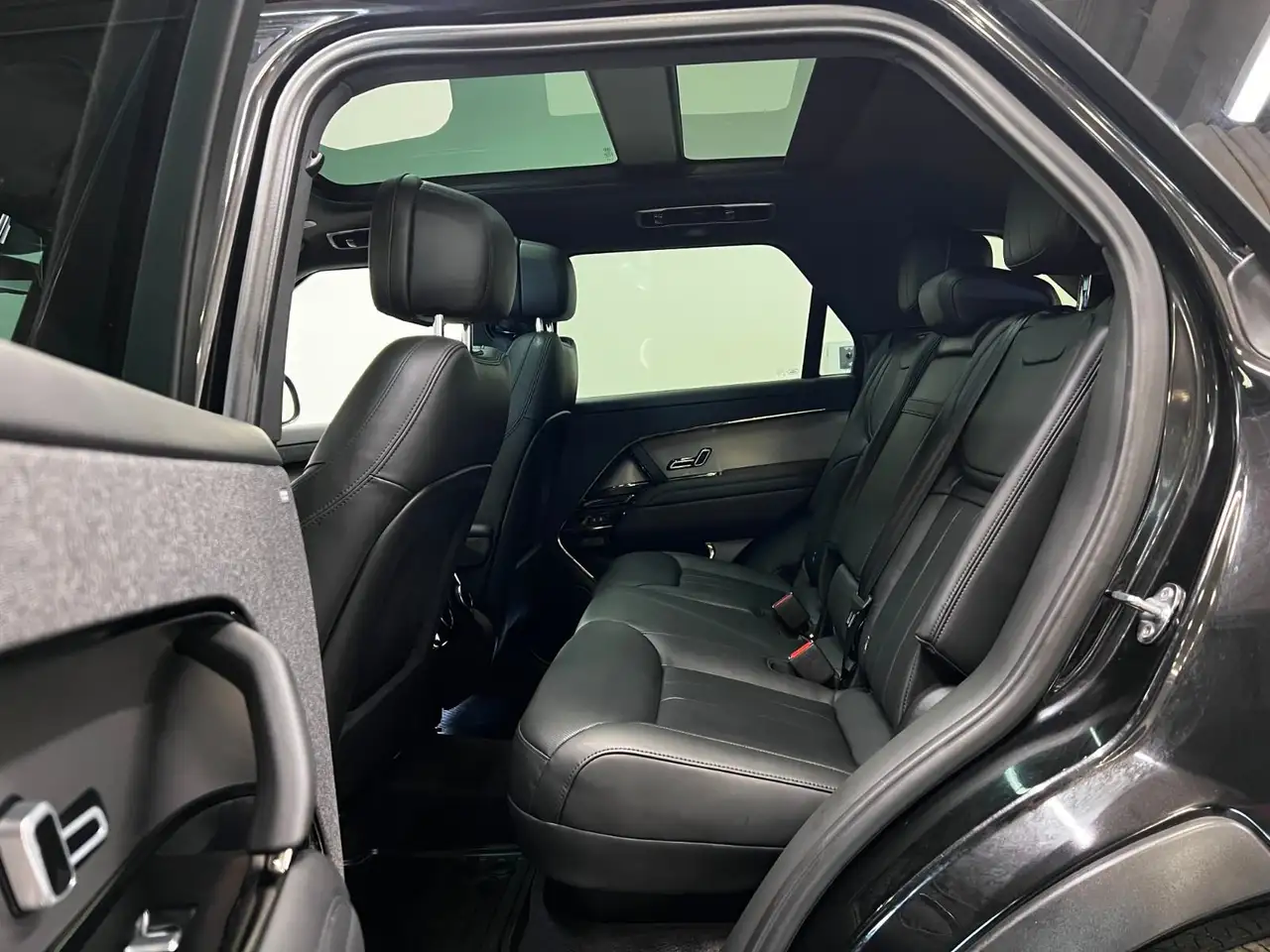 Land Rover Range Rover Sport снимка Land Rover Range Rover Sport