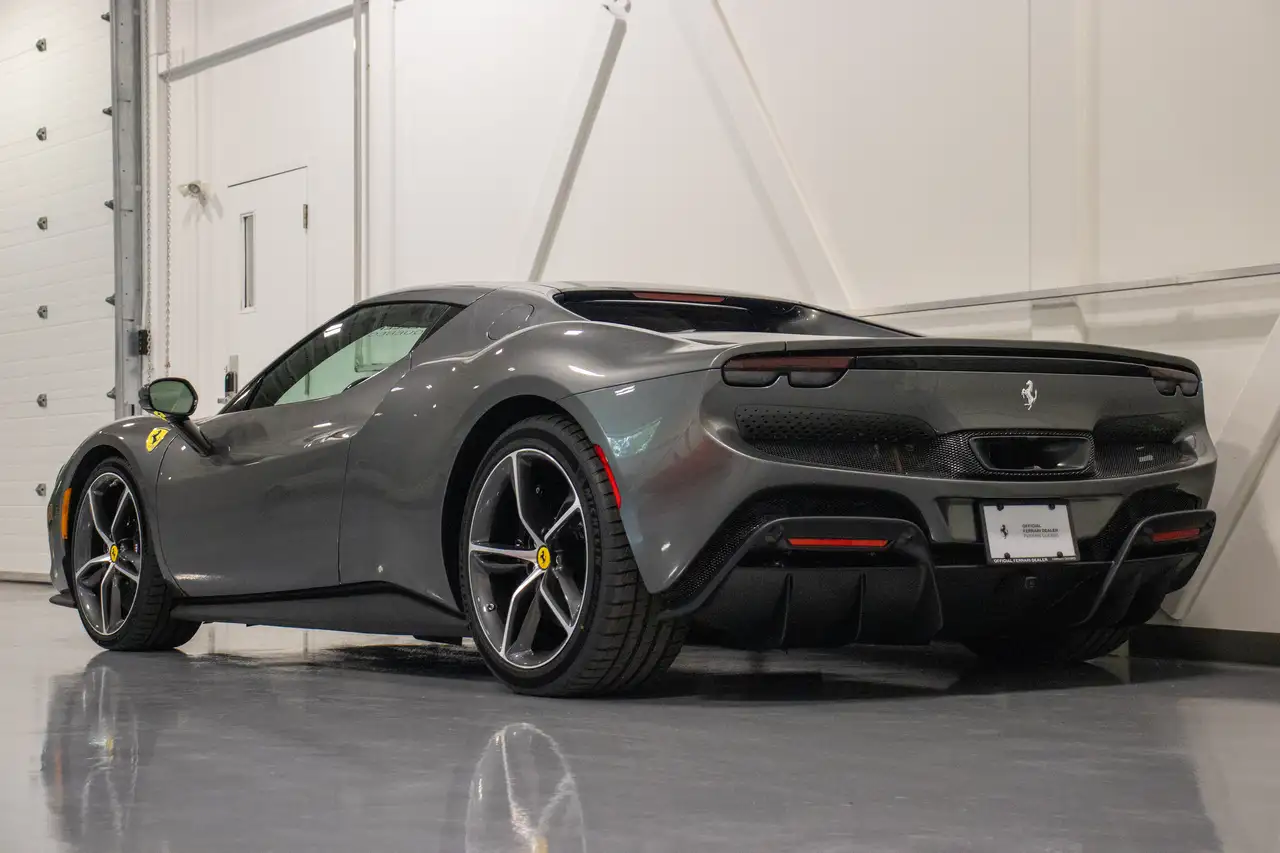 Ferrari 296 GTB снимка Ferrari 296 GTB