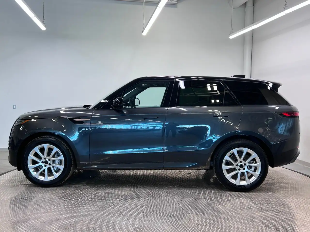 Land Rover Range Rover Sport снимка Land Rover Range Rover Sport