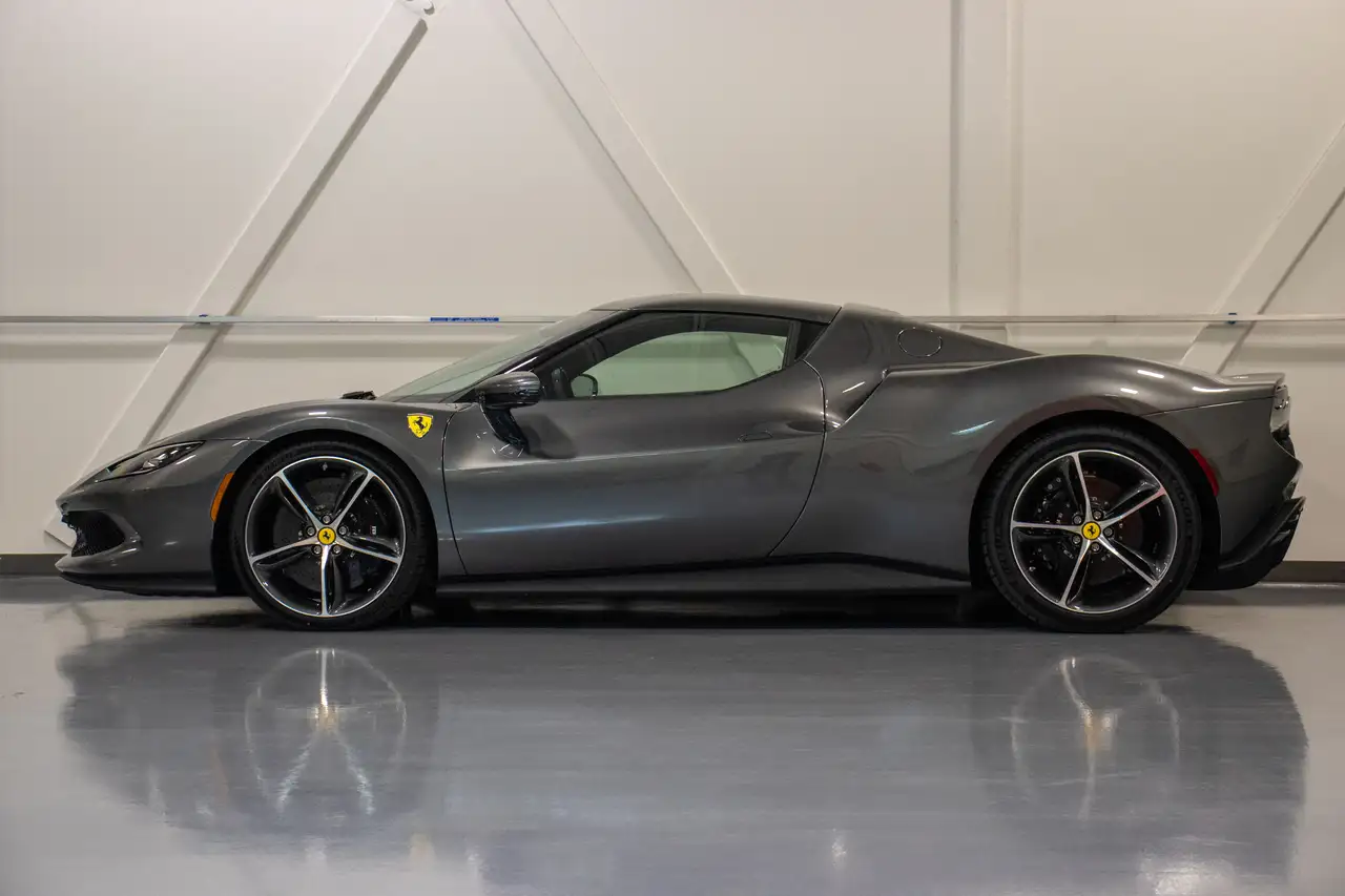 Ferrari 296 GTB снимка Ferrari 296 GTB