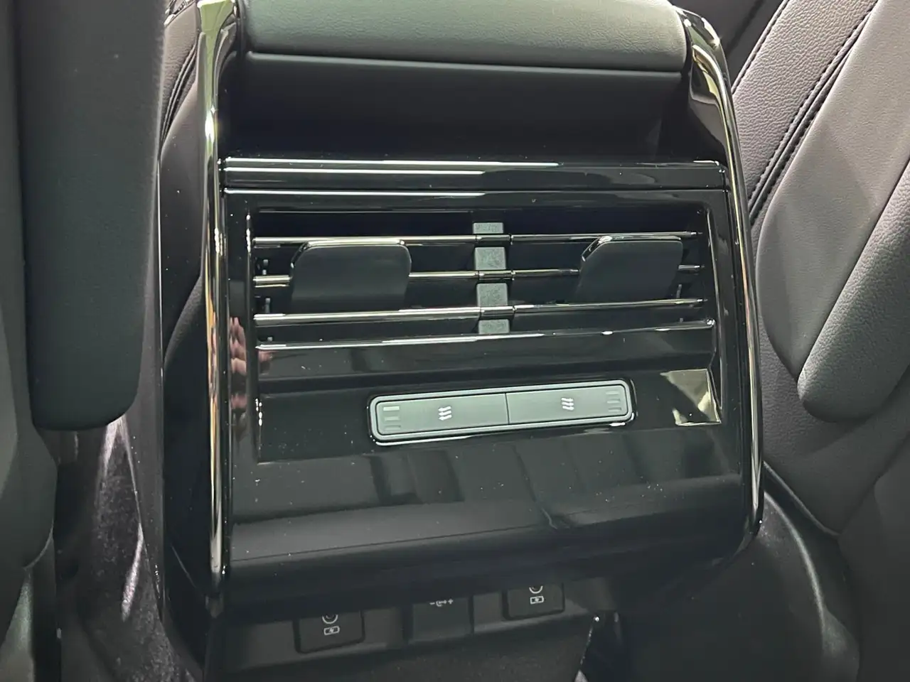 Land Rover Range Rover Sport снимка Land Rover Range Rover Sport