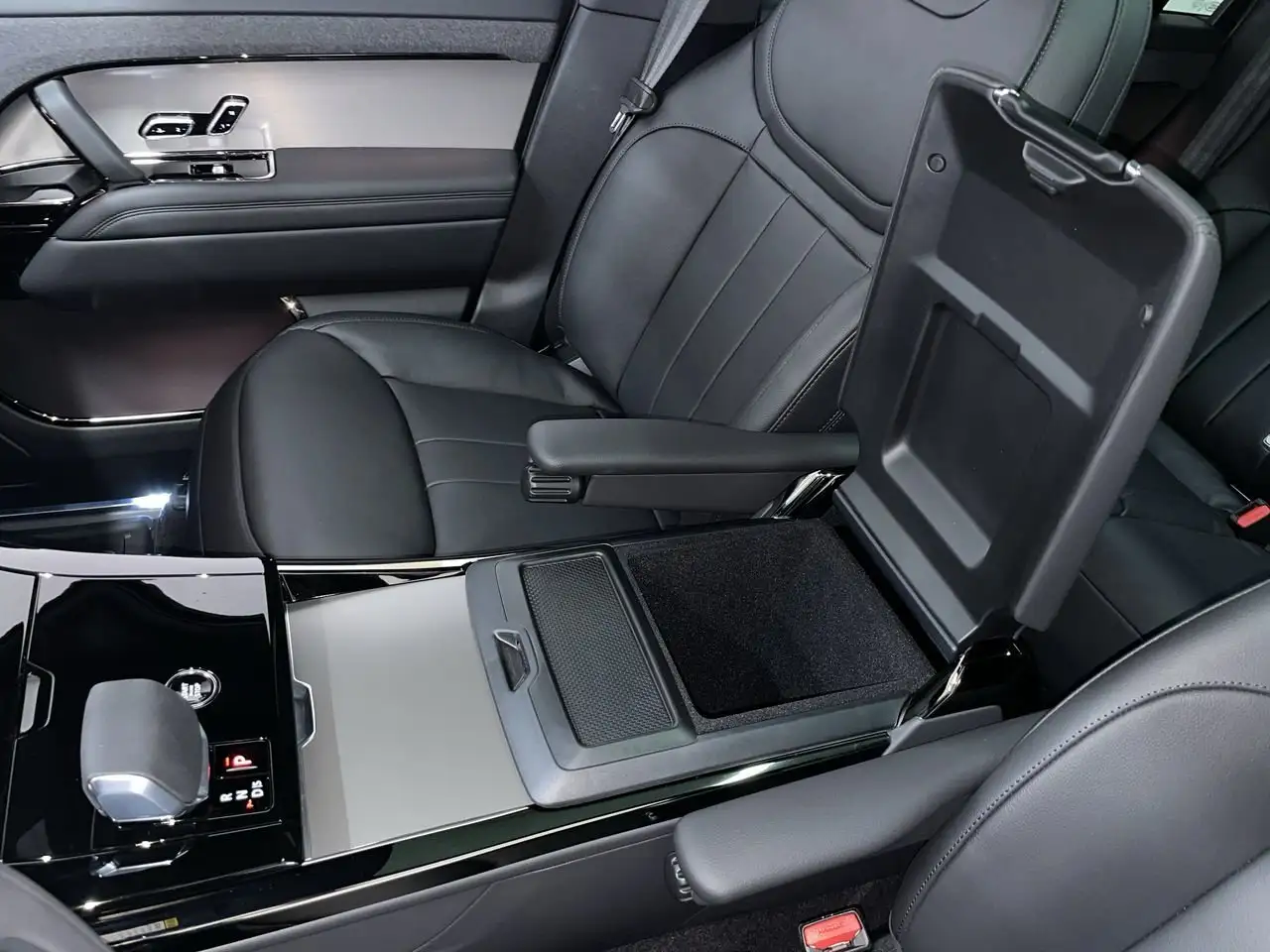 Land Rover Range Rover Sport снимка Land Rover Range Rover Sport